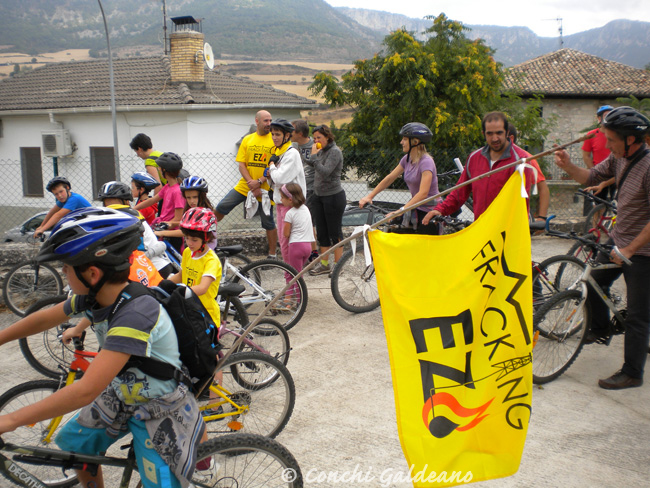 Marcha anti fracking por el valle de Lana